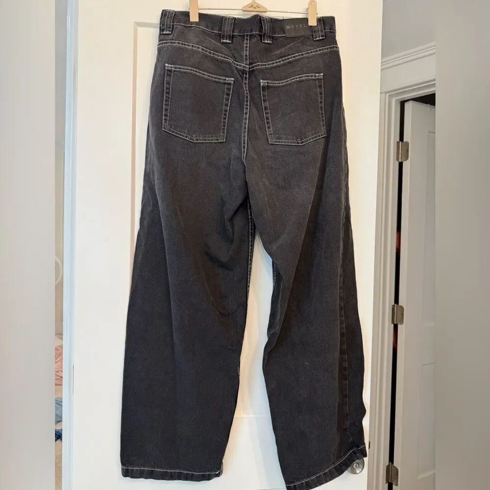 Motel Skater Low Rise Jean In Vintage Black With White Top Stitch - Picture 4 of 7